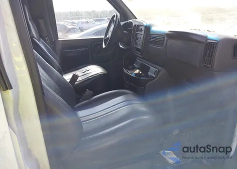 2002 Chevrolet Express G2500 from USA, damaged, VIN 1GCGG25R521228019